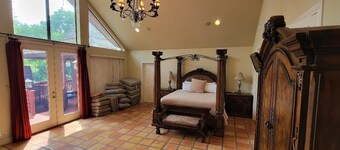 Stone House with patio, hot tub-less than 50 yards to the water.