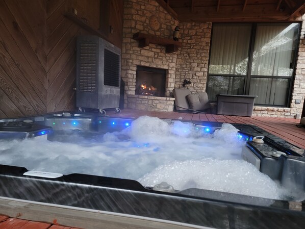 Tina de hidromasaje al aire libre