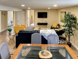 5 bedrooms, WiFi, bed sheets