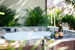 Bañera de hidromasaje exterior