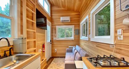 Howard's Pond! Tiny Home 2 beds near the Ocoee River