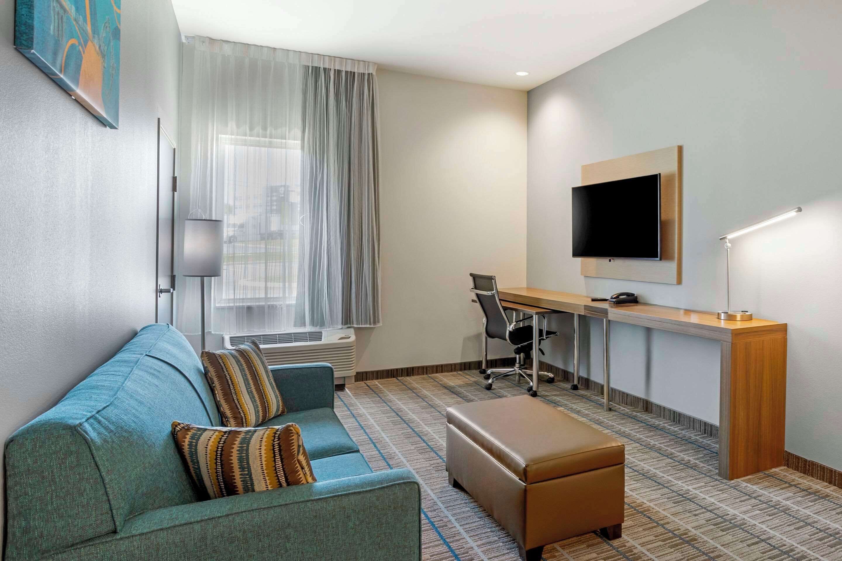 Suite, 1 très grand lit, non-fumeurs (Efficiency) | 1 chambre, rideaux occultants, fer et planche à repasser, Wi-Fi gratuit