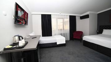 Family Room | In-room safe, free WiFi