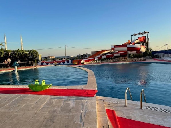 Piscine extérieure (ouverte en saison)
