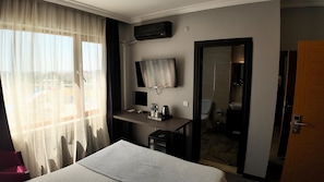 In-room safe, free WiFi