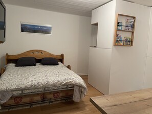 2 bedrooms, iron/ironing board, travel cot, bed sheets