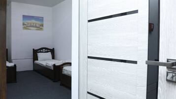 9 間睡房、書桌、免費 Wi-Fi