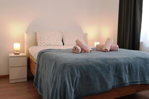 3 bedrooms, iron/ironing board, WiFi