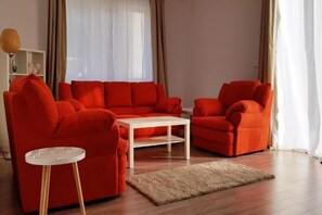 Smart TV, books - Carpen View Residence (Sacele)