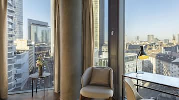 Superior Room, Skyline View | 1 間睡房、迷你吧、房內夾萬、書桌