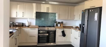 3 Bedroom House - stunning island views and beach