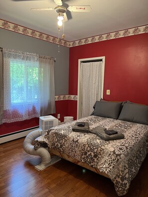 3 室のベッドルーム、アイロン / アイロン台、WiFi (無料)、ベッドシーツ