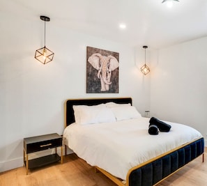 4 dormitoris, escriptori i planxa i posts de planxar