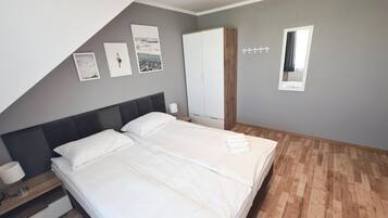 1 bedroom, desk, iron/ironing board, WiFi