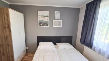 1 bedroom, desk, iron/ironing board, WiFi