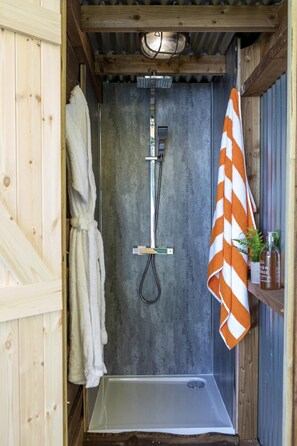 Cabin | Bathroom