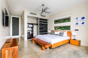 5 bedrooms, WiFi, bed sheets - ONE OF A KIND VILLA W/ Huge Outdoor living Area, Private Pool! (Black Beauty)