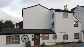 Traditional cottage with a gabled roof and wooden windows, situated on Mariners Road, offering accommodation.