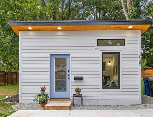 Modern Tiny House~Walk Dtwn~Park~EV Charger!