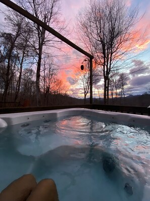 Outdoor spa tub