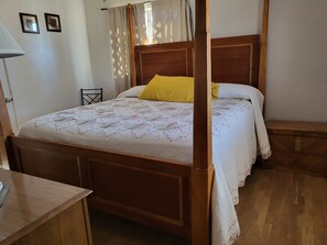 3 bedrooms, WiFi, bed sheets