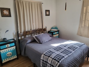 3 bedrooms, WiFi, bed sheets - Top of the Hill Guest House - Cozy home near City Golf Course - Pet Friendly!
 (Truth or Consequences)
