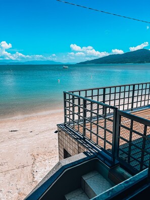 Beach - Beachfront house for up to 12 people. (Bombinhas)
