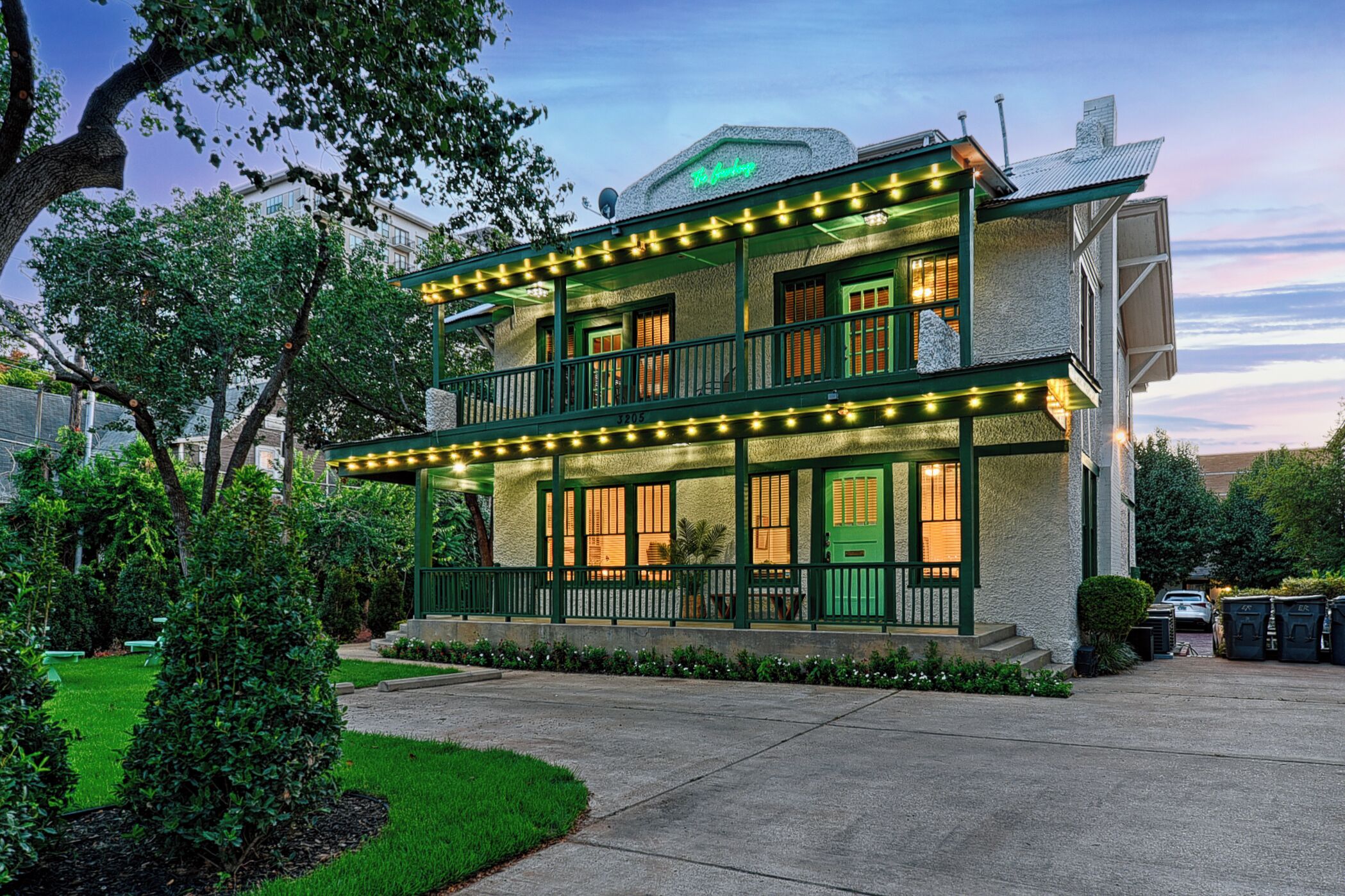 Private Deck! Pets! Trolley! 1BD 1BA! New!