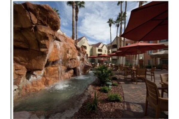 Terrace/patio - Next to Sphere, on Grand Prix route, EDC, CES, in the middle of it ALL, 2B-2Bath (Las Vegas)