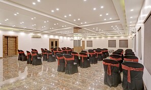 Banquet hall - Treebo Varsha Palace (Chhatrapati Sambhajinagar)