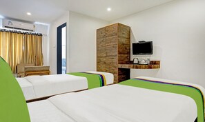 Quarto standard | Escrivaninha, ferros/tábuas de passar roupa