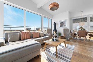 TV, fireplace, stereo - "Ocean Queen" Baltic Sea vacation with 3 minutes walk to the beach, fireplace and sea view (Olpenitz)