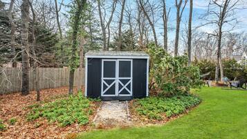 House, 2 Queen Beds (East Hampton Springs Haven) | Property grounds