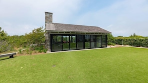 House, Multiple Beds (Amagansett Beachfront Beauty) | Exterior - Amagansett Beachfront Beauty (Amagansett)