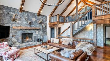 House, Multiple Beds (Windham Mountainside Marvel) | Living area