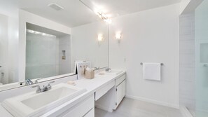 Bathroom - East Hampton Fringe Fantastic (East Hampton)