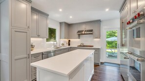 House, Multiple Beds (East Hampton Fringe Fantastic) | Private kitchen - East Hampton Fringe Fantastic (East Hampton)