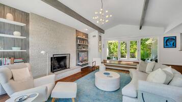 House, Multiple Beds (East Hampton Fringe Fantastic) | Living area