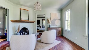 Ferienhaus, Mehrere Betten (The Mainstay - Entire Bed & Breakfast) | Wohnbereich