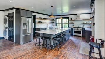 House, Multiple Beds (The Mainstay - Entire Bed & Breakfast) | Private kitchen
