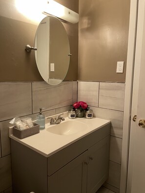 Combined shower/tub, hair dryer, towels, soap