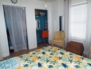 3 bedrooms, desk, iron/ironing board, free WiFi