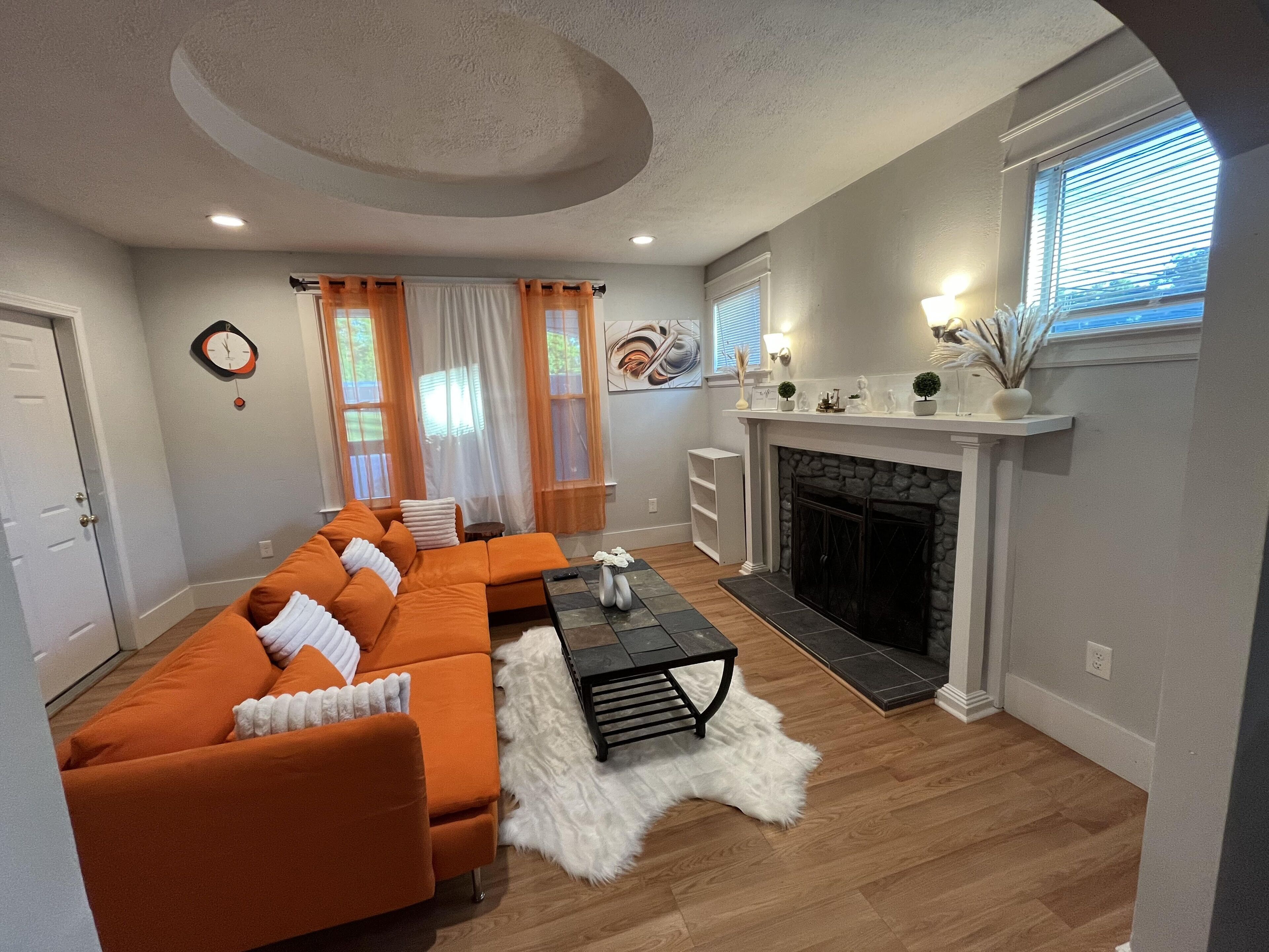 Luxurious 2-bedroom apartment with parking on premises