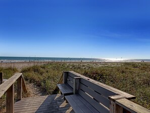 Am Strand, Liegestühle, Strandtücher