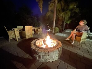 Outdoor dining - Chic 3 BR Condo on Water with Pool Close to Beach (Bonita Springs)