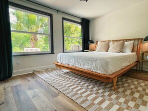 3 bedrooms, desk, iron/ironing board, free WiFi