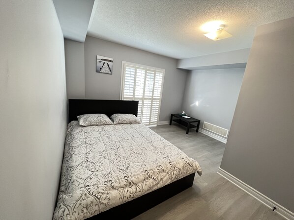 1 bedroom, desk, free WiFi, bed sheets