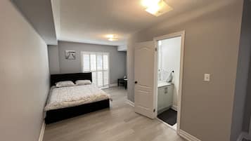 1 bedroom, desk, free WiFi, bed sheets