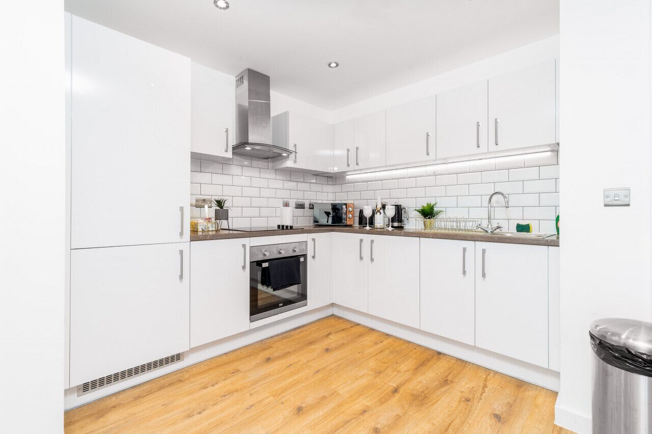 ثلاجة، ميكروويف، فرن، موقد طهي مسطح