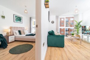 Smart TV - Birmingham City Centre - 2 Bed - Secure Parking
 (BIRMINGHAM)